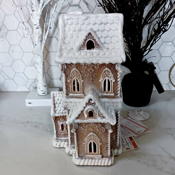 NEW! EXQUISITE LIGHT UP GINGERBREAD HOUSE DECOR - Picture 3 of 6